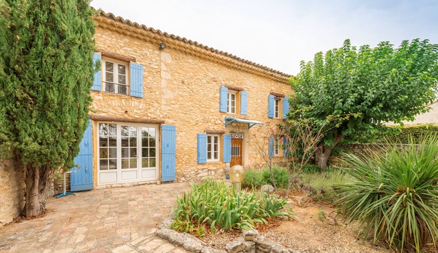 House 12 people with swimming pool in the heart of the Luberon