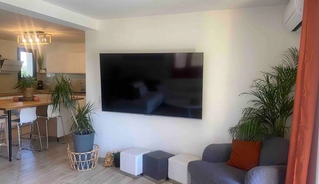 House 130 metres from the sea