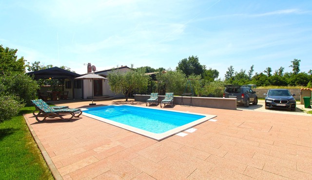 House 1319/12542 (Istria - Valtura), 8000m from the beach