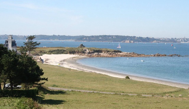 house 150 m from the sea and the GR34 coastal path in plougasnou