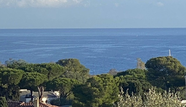 House 150m², 500m from the beach and numerous coves.