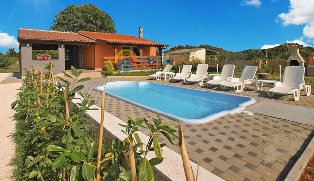 House 1698/17564 (Istria - Pula), 4500m from the beach