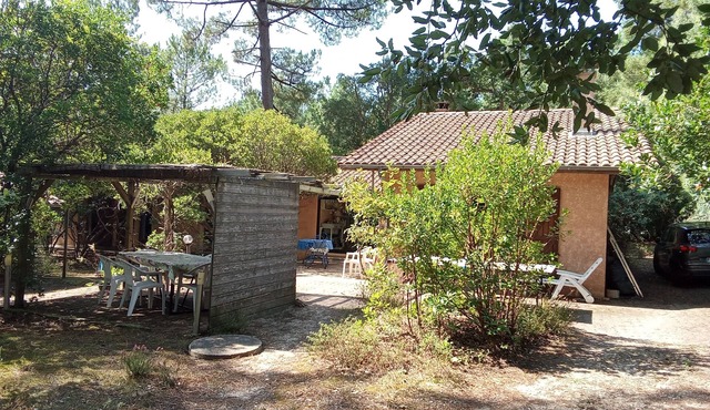 House 170m2, in quiet contis south, 700m from the beach. Cycle path 30 m away.