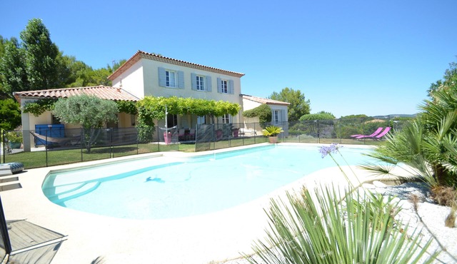 House 190 m2, near MONTPELLIER and beaches, swimming pool, dominant view, quiet