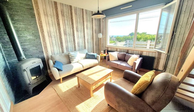 House 1km from beach, terrace, fireplace, games