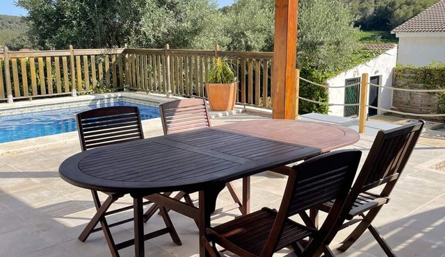 House 2/5 people private swimming pool, closed garden
