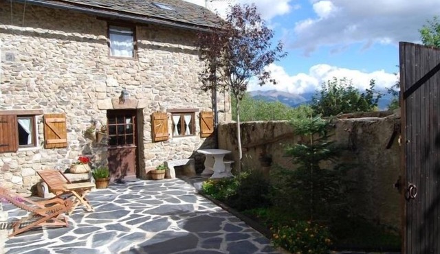 House 2 rooms Rustic, closeThermal Baths, Private Patio, BBQ and Views