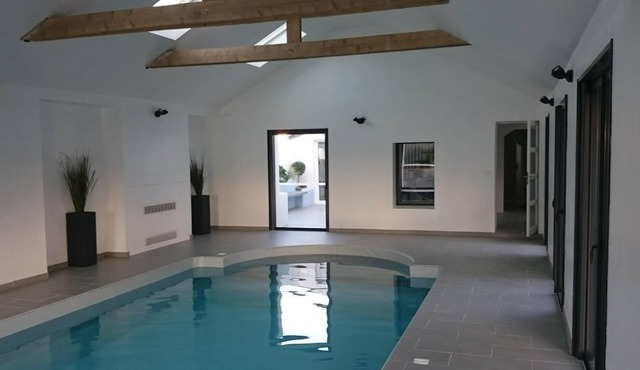 House 2 to 10 people with indoor heated pool in Belle Île