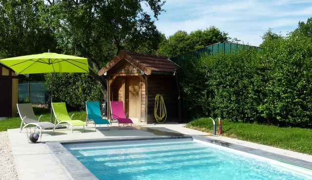 House 2 to 6 people in very beautiful park with private heated pool