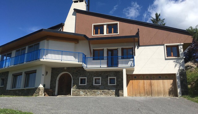 House 20 beds at the grandfather, 8 bedrooms, 5 bathrooms, 300 m2
