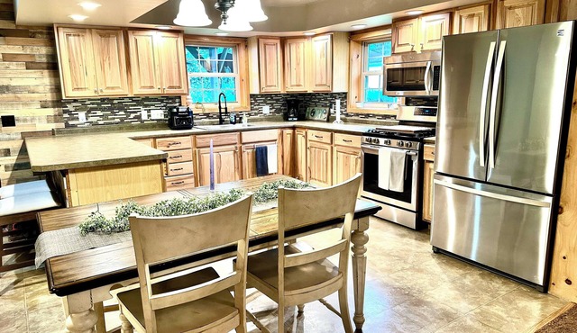 House 20 Minutes from Elk Viewing and 5 Minutes from Local Restaurants!