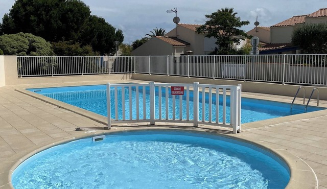 House 200 m from the beach with shared pool