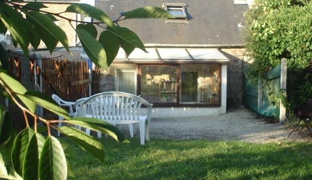 House 200 m from the port of Paimpol and shops, near the sea
