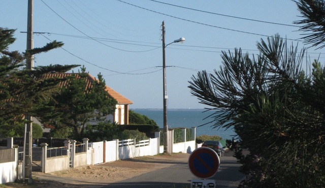 House 200m beach 3 bedrooms special price depending on period.