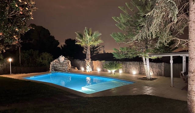 HOUSE 20km from BARCELONA, WITH SAUNA AND PRIVATE POOL. SEA AND MOUNTAIN VIEWS.