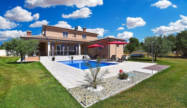 House 2105/39330 (Istria - Divšići), 12000m from the beach