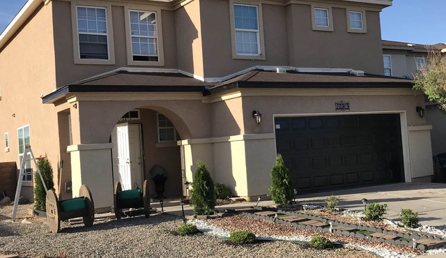 House 3 bd 2.5 bathrooms