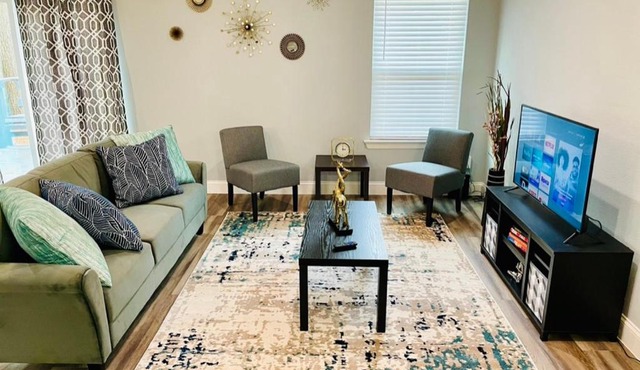 House 3 Bed, 2Bath, FREE Parking in The Woodlands