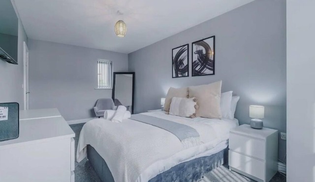 House 3 Bed Sleeps 6 -Pets Ok -Patio -Free Parking