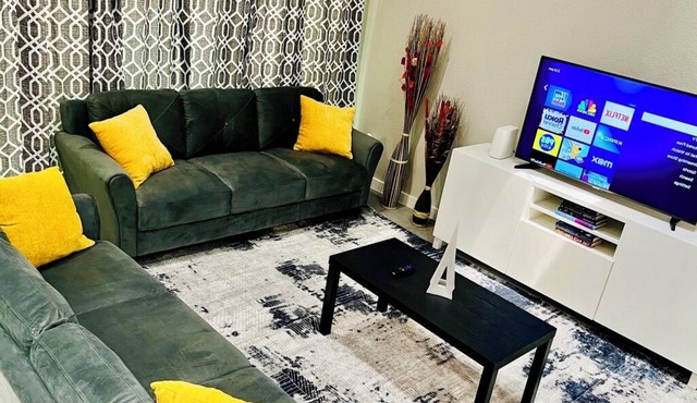 House 3-bedroom 2,5 Baths FREE Garage Parking with WiFi and AC, Washer, Dryer