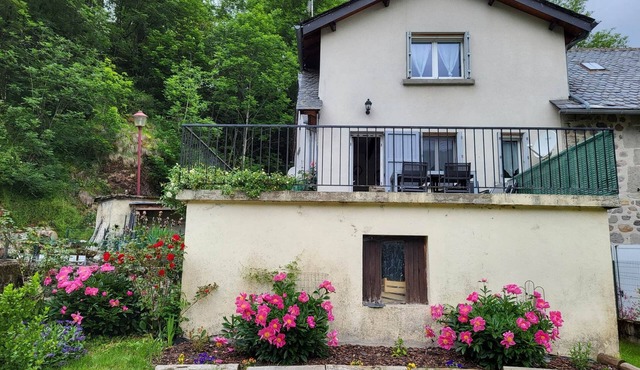 House 3 nights minimum.