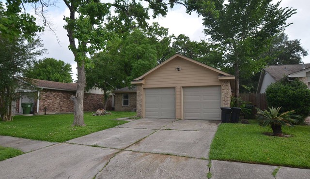 House 3 years old, Close to mall, Restaurants, IAHn