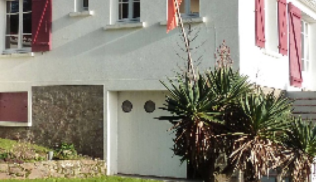 House 300 m from the beach