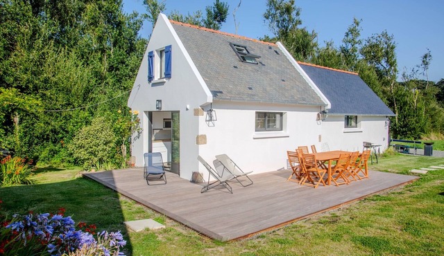 House 300 m from the sea with garden