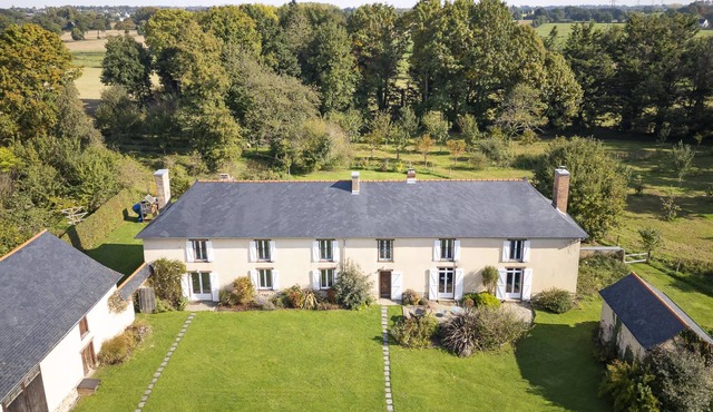 House 315 sqm, Rennes, 15 people, heated pool