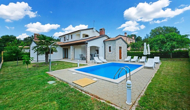 House 376/856 (Istria - Sveti Lovreč), 18000m from the beach