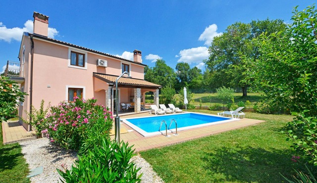 House 377/857 (Istria - Sveti Lovreč), 18000m from the beach