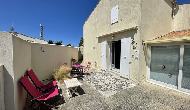 House 4-6 pers near beach and shops