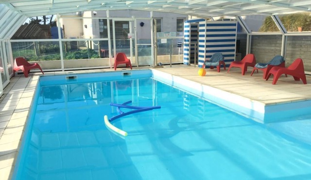 House 4/6 persons with heated swimming pool, 100 m from the beach