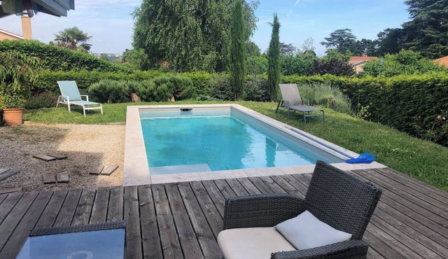 House 4 bedrooms 3 bathrooms swimming pool and tennis 5 min from Lyon
