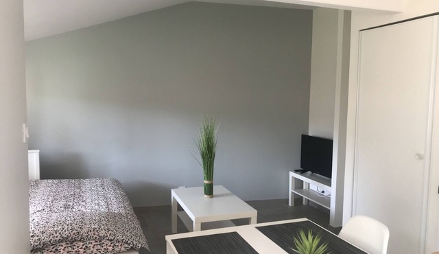 House 4 people near sea