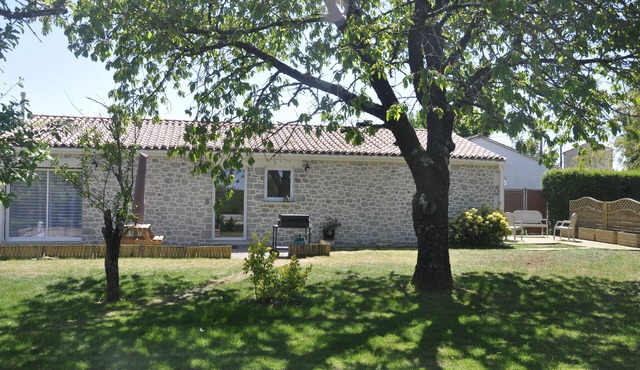 HOUSE 4 PERS + SPA + HEATED POOL CALM & REST IN MARAIS POITEVIN VENDEE