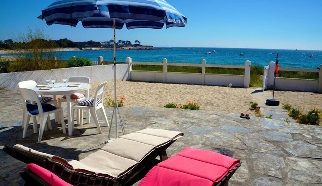 House 4 rooms 6 people - privileged sea view and direct access to the beach of Lomener