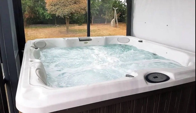 House 4 to 8 people - Private spa - Beaches 20min away