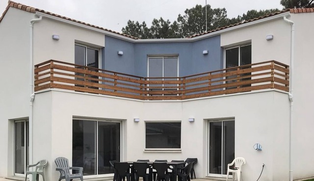 house 40 m from the lake