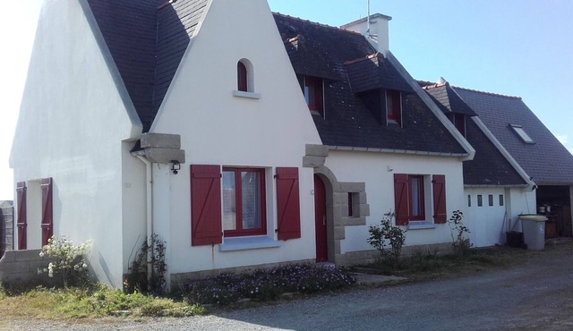 House 400m from the sea and beaches and the GR 34