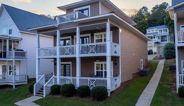 House# 45 The Maine House (No Pets) Lakefront/Private Boatslip