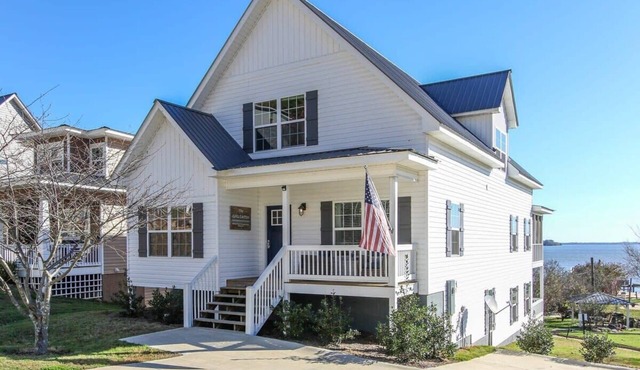 House #46 Grits Carlton Lakefront (no pets)