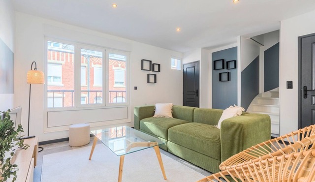 House 4bed 2bath with garden and private parking.