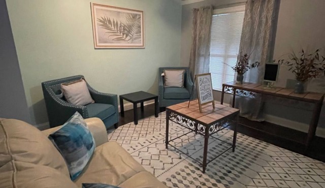 House- 5 minutes from Graceland