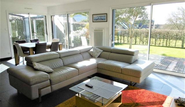 House 5 rooms 8 people with enclosed garden near the sea