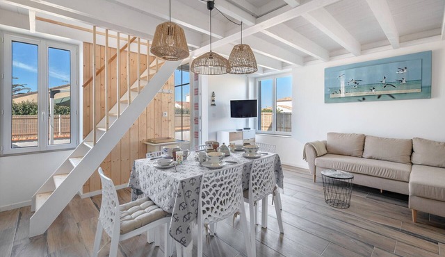 House 50m from sea – 4 adults/2 children