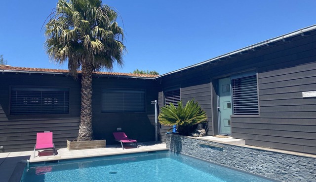 House 50m from the beaches, 2 bedrooms with private heated pool