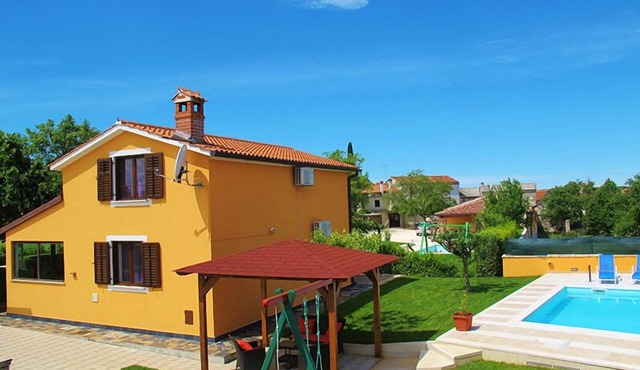 House 526/1262 (Istria - Sv.Petar u Šumi), 20000m from the beach