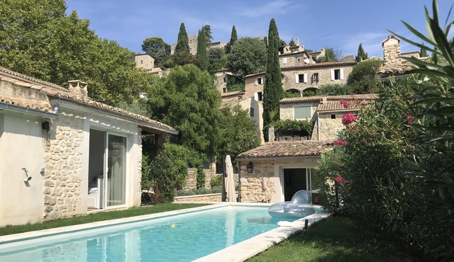 House 6/8 people with swimming pool in one of the most beautiful villages in France