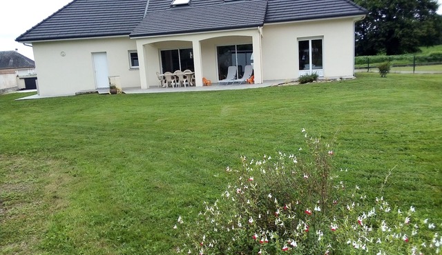 HOUSE 6-8 people with mountain view 20min from Lourdes